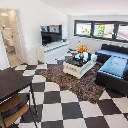 Black & White Apartment Rovinj Exteriör bild