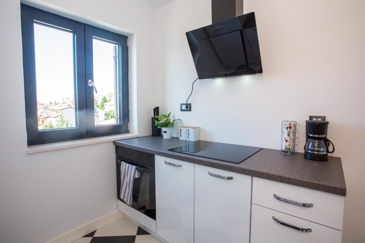 Black & White Apartment Rovinj Exteriör bild
