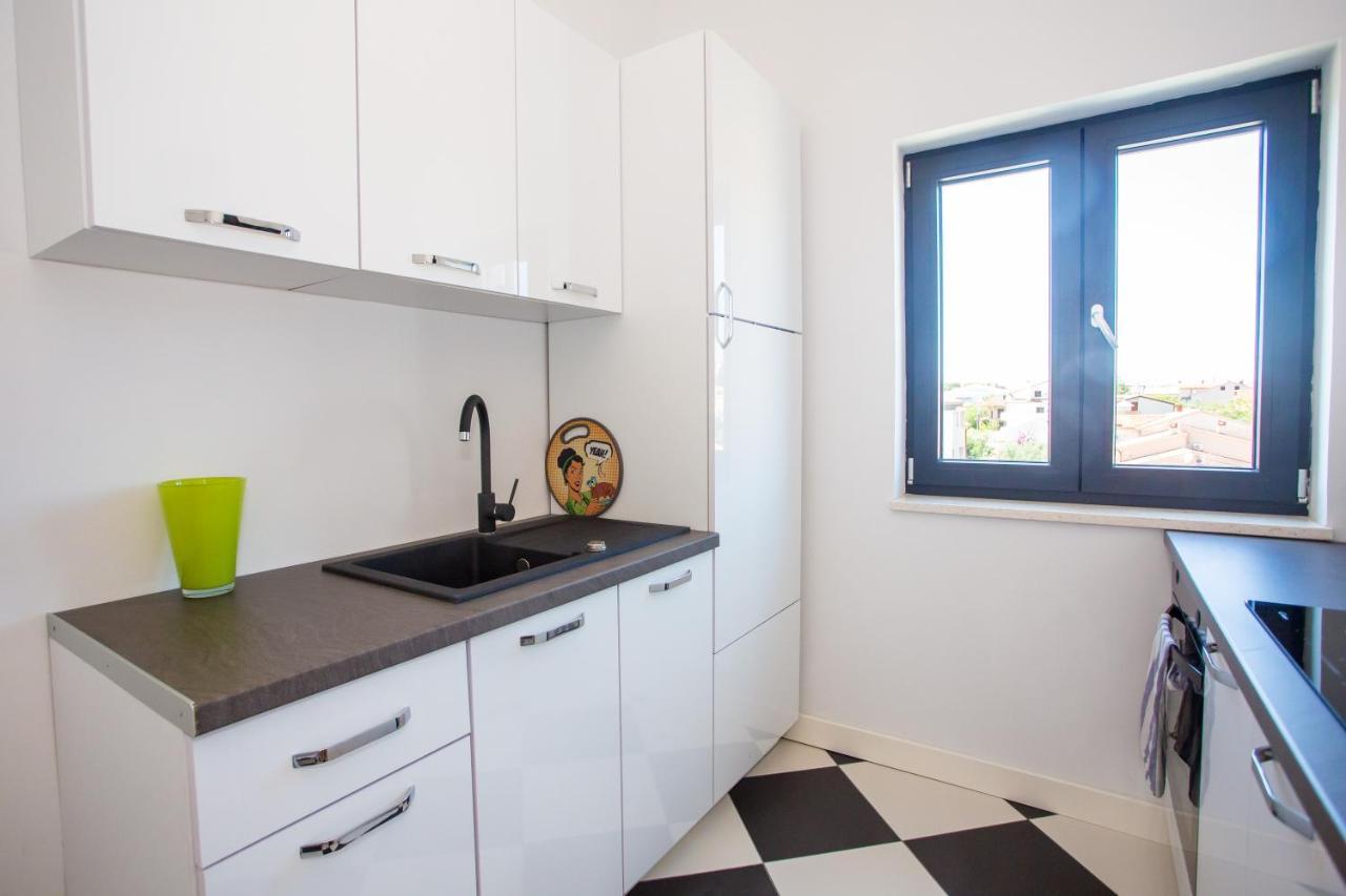 Black & White Apartment Rovinj Exteriör bild